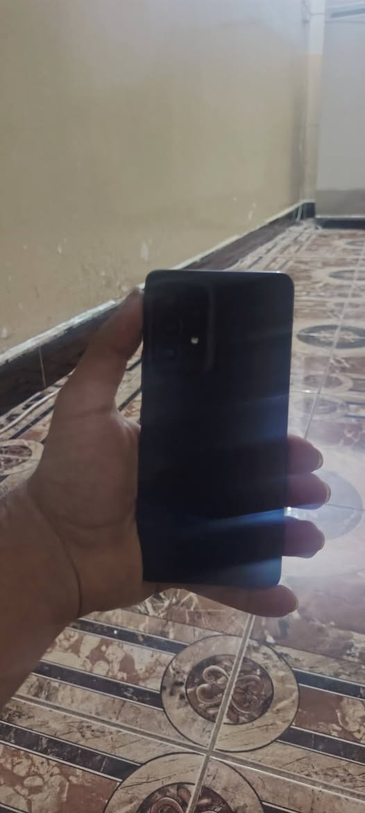 اي 53 ذاكره 256 سعرها 105 نوبات الواي فاي مال الانترنت يروح هاي مشكله اللي بيه ***********
