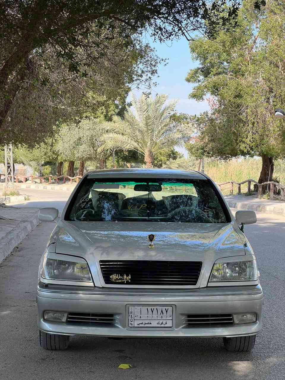 TOYOTA CROWN ROYAL SALON 👑      للبيع او مرااوس
للبيع تيوتا كراون2003
اللون أبيض محجل.
رقم كركوك تسجيل جديد قرار 48 مدفوع كمرك كامله باقيه علرقرم 
مكفوله كفاله عامه من كص ونقل جثه ورسميات والاصوليات فقط ضربه بالجاملغ الخلفي  وطخه بصيطه بلجاملخ المامي 
المواصفات 👇 
٤دكم 
داخل عسلي ملكي 
مكينتها في في تي سي تسعه ستوني شاده وارد يااباني شرط  شاصي 71
تبريد قطعتين امامي خلفي.
اربع كشنات كهرباء.
ستيرن كهرباء+تحكم ستيرن.
برده خلفيه كهرباء اصليه.
مري كهرباء+هيتر♨️.
ويل نجمه 
داخل بيجي مطعم بصاج.
كروز تثبيت سرعه.
تبريد ثلج ❄️.
لايتات كرستال زنون.
بگ لايتات كرستال.
شاشه كرستال ترحيب
دبل شاشه +كامره خلفيه
سستم صوت+دمامت فد شي.
غراض مال جنطه كامله.
العنوان 🏡ألنجف الاشرف
السعر 100وبيها 
للاستفسار واتساب او اتصل  📞 ***********
رجااان الموشراي لا يكسر بلسعر ولسوك كلشي بي الكلمه الطيبه
