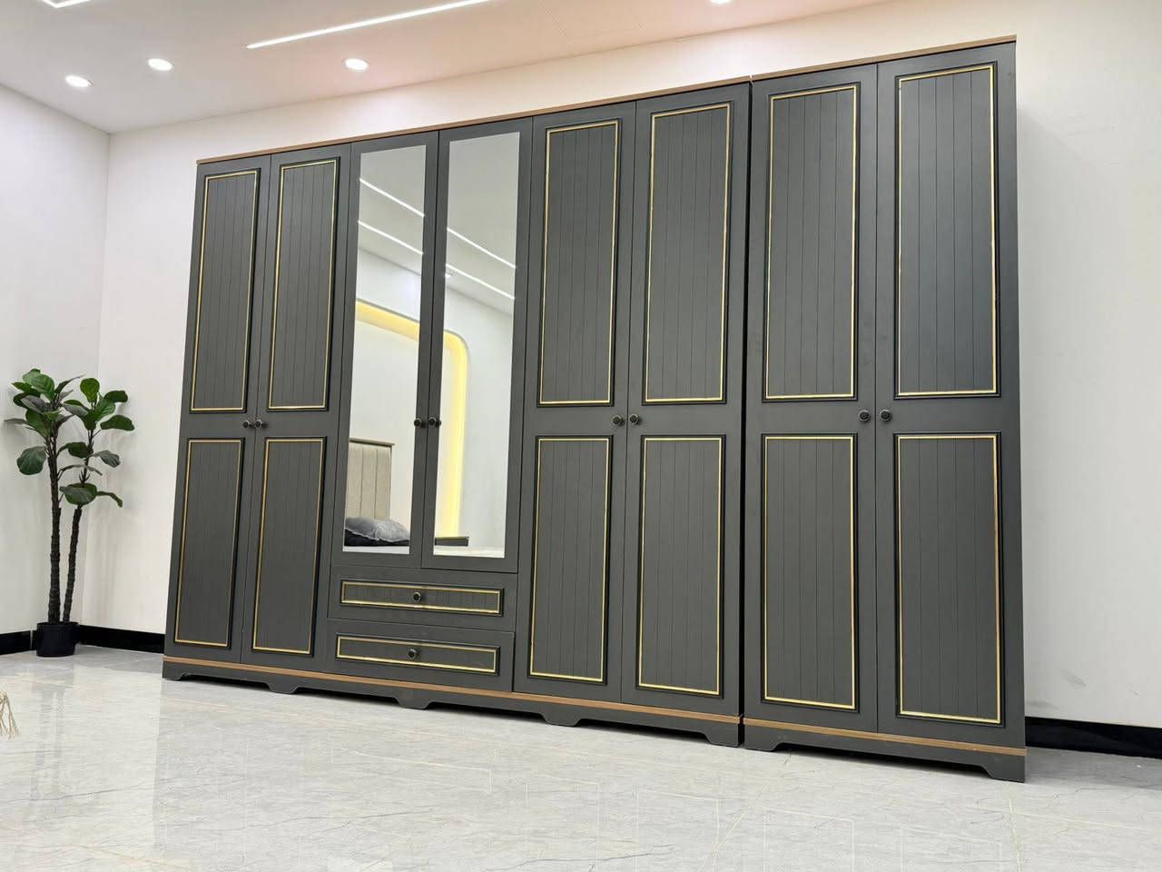 غرف نوم تركي 9 قطع كنتور 8ابواب طول الكنتور 3 متر و 20 سم 
ظهر بلوك 8ملم 
برغي وجوي حديد 
الجربايه وي الكومديات 3 متر 
السعر مليون و ٥٠٠ الف فقط 🔥🔥🔥 
 للحجز والاستفسار راسلونا وات ساب 
  ***********
 البصره 
نقل وشد داخل مركز البصره مجاني توجد خدمه توصيل للاقضيه والنواحي والمحافظات الجنوبيه بأسعار مناسبة ملاحظه ما تدفع اي مبلغ قبل لا تنشد وتكمل ابيتك عليكم بس تنزيل الكراتين من السياره لداخل البيت
