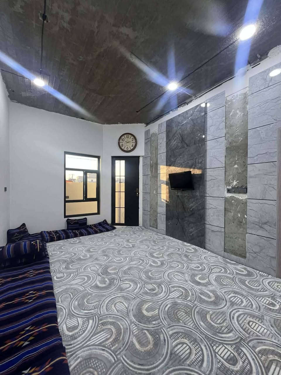 ألف رحمه على امه وابوه اليتفاعل ويعلق على المنشور 
دار للبيع التعليم العالي (غرفة تجارة )المساحه ١٤٠ متر ركن مربع غرفتين نوم هول وستقبال تسليم مفتاح البيت كامل جبس مبورد السعر ٩٩ وبي مجال مجال للاستفسار اكثر ***********
*********** واتساب *********** 
يتوفر لدينا قطع اراضي للبيع في حي التعليم العالي والتربيه بأسعار مناسبه وكذلك يوجد لدينا نضام البناء بالتقسيط
