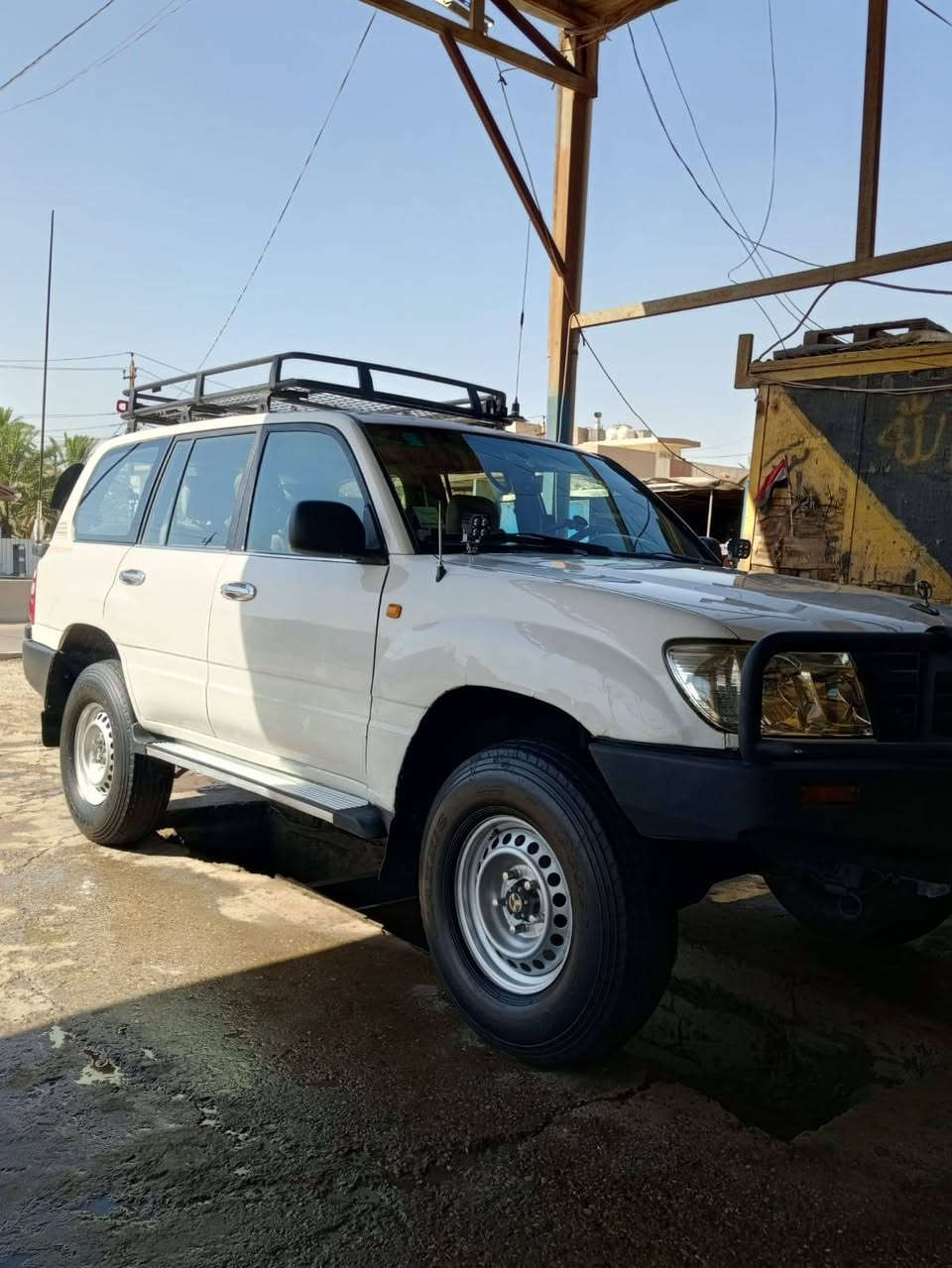 لاندكروزر للبيع  موديل 2000 سلك فول عادي محرك بنزين مزودة وجاهزة من كل النواحي السعر 135 وبيها مجال 
***********
