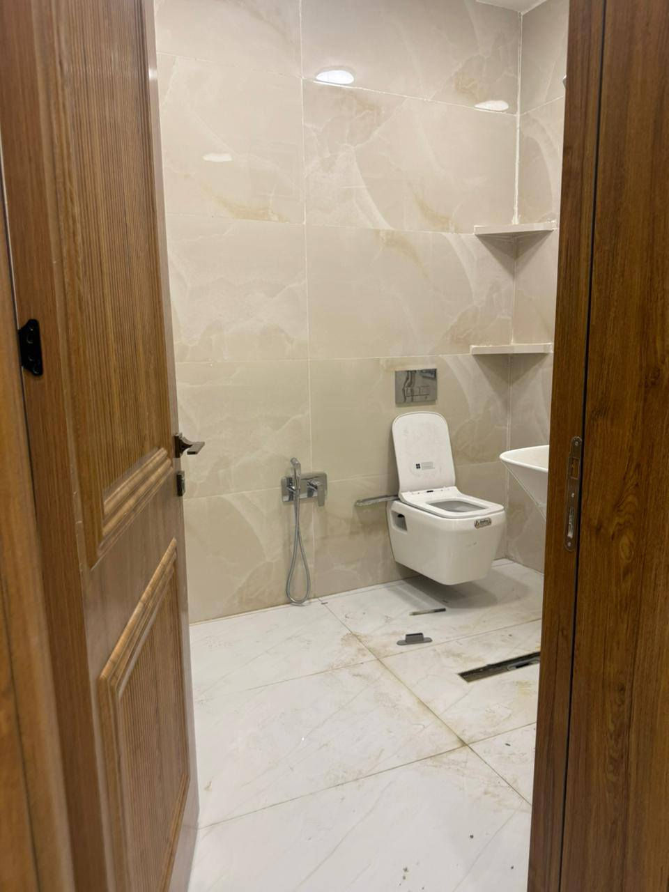 شقه للايجار. منطقه الوزيرية.   فرع مستشفي الدولي أهلي.     رقم ***********
