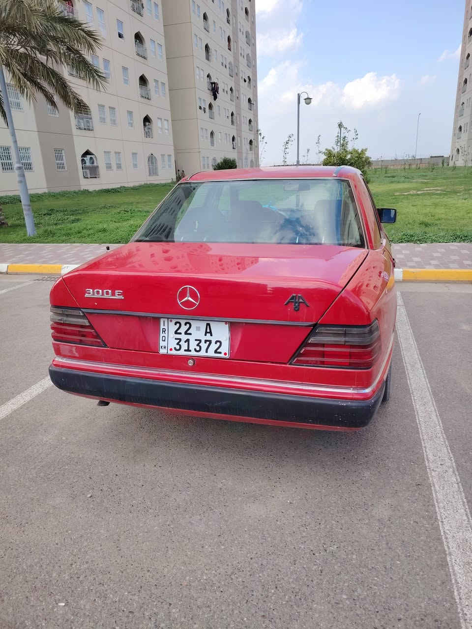 مارسيدس موديل 1990 لون احمر بأسمي شماليه اربيل جديده رقم دولي جاهزه سعرها 60  وبيه مجال الاتصال على الرقم ***********  ومن الله التوفيق
