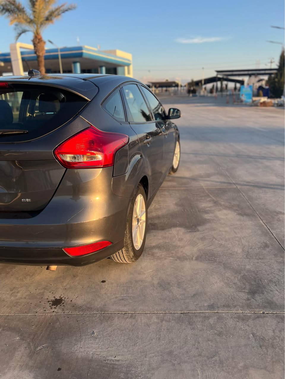 فۆرد فۆکەس مۆدێل ٢٠١٨ جانتا مواسەفات SE چوار پستۆنی مە کینە ٢٠ ی بێ تۆربۆ  چوار جام کارەبایی تەنها بۆنیت و چوار پەڵەی بچوکی سبوغە بێ ناوگرتن  ئێر باگ  سوکان تەقیوە  ٨٦ مایڵ ڕۆیشتوە گێڕو مەکینە بەشەرت   تەحویل و غرامە بەشەرت نرخی ٨٣$ گەڵاو مەجالێکی کەم ناونیشان چوارقوڕنە ڕانیە.
ژ.م/ ***********
*********** رانية, السليمانية
