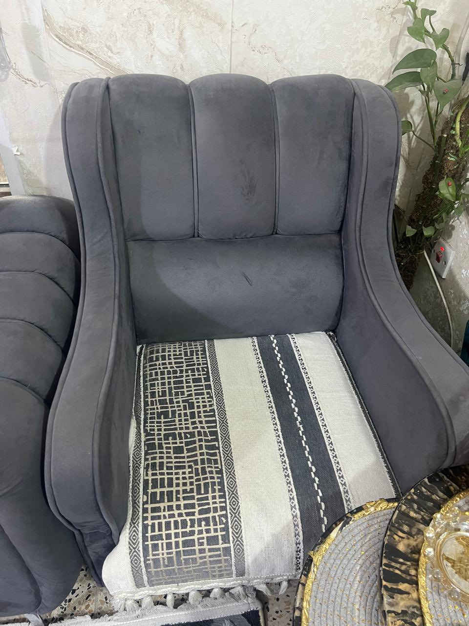 السلام عليكم تخمِ قنفات ١٠مقاعد اسفنج درجه اولى نظيف حدا السعر ٤٥٠طبله رباعيه السعر٦٠ميز طعام و٤كراسب السعر ٨٠المكان الكراده (***********)
