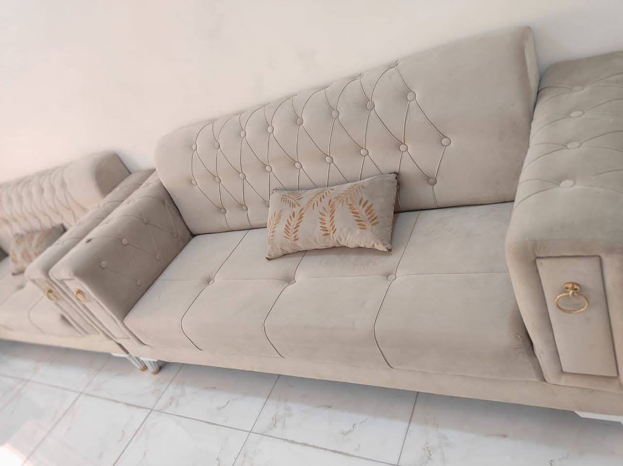 السلام عليكم ورحمه الله وبركاته
تخم درجة اولى شخط مابي 
للبيع العنوان تقاطع القدس 
السعر مناسب جدا 290 الف وبي مجال 
الاستفسار الاتصال ***********
