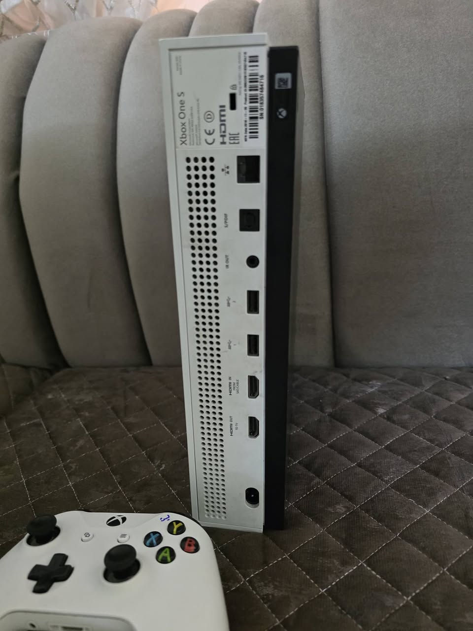 اكس بوكس ون اس حيل نظيف مامفتوح ذاكرة 1تيرا ويحتوي على جوستك بلادي شرط الفحص والضمان 175وبي مجال للطيبين توصيل جميع المحافظات متوفر ***********
