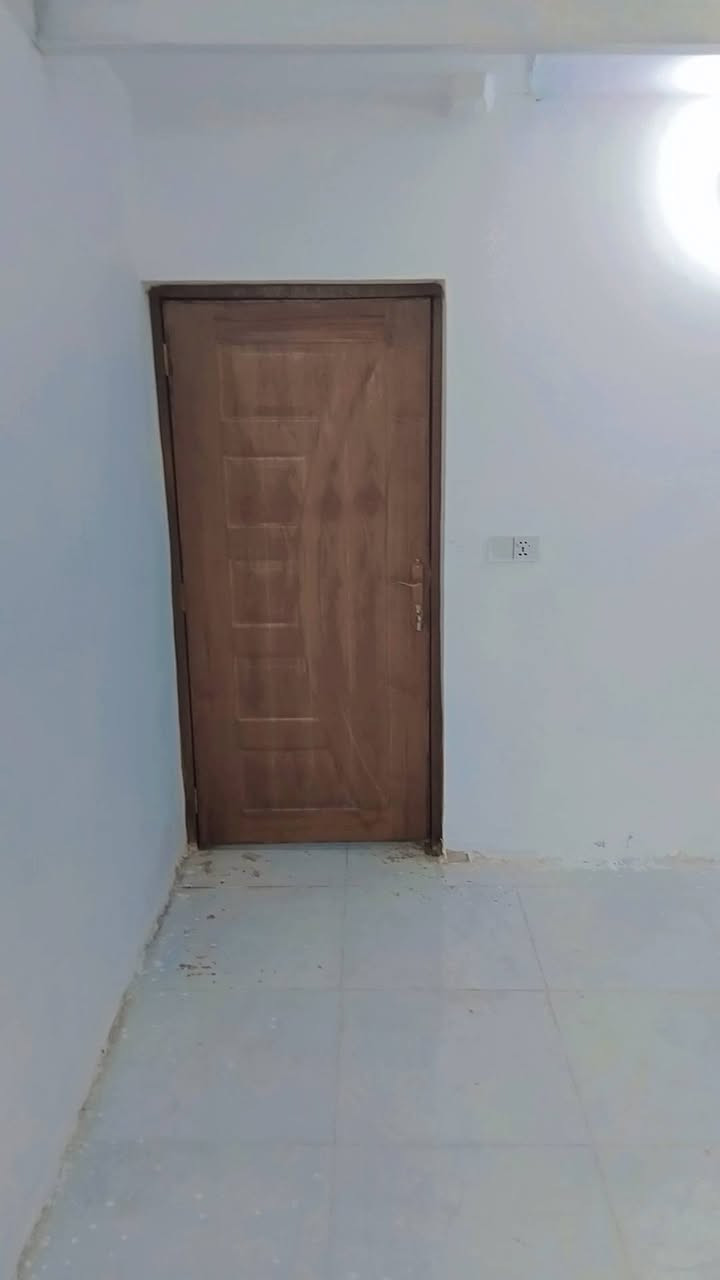 دار  للبيع 80 متر 4.25 الواجهة  نزال 19 نظيف جدا العقاري الثانية قرب مدرسة التربية عكاده طرمة كبيرة استقبال مطبخ حار وبارد غرفتين نوم ترميم جديد مجاري كاشي بواري بياض أبواب جاهز من كل شي يصلح للسكن او استثمار حاليا فارغ السعر 162 وبيه مجال بسيط 
للاتصال ***********
