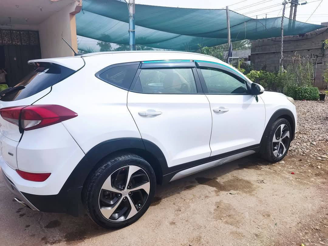 توسان 2017 رقم بغداد دولي للبيع
وارد امريكي
مكينه 1600 سوبر توربو
 فقط حادث الشركه اما الباقي كفاله عامه 
غير متواجد ع فيس مكلف بنشر
اتصل ع رقم ***********
