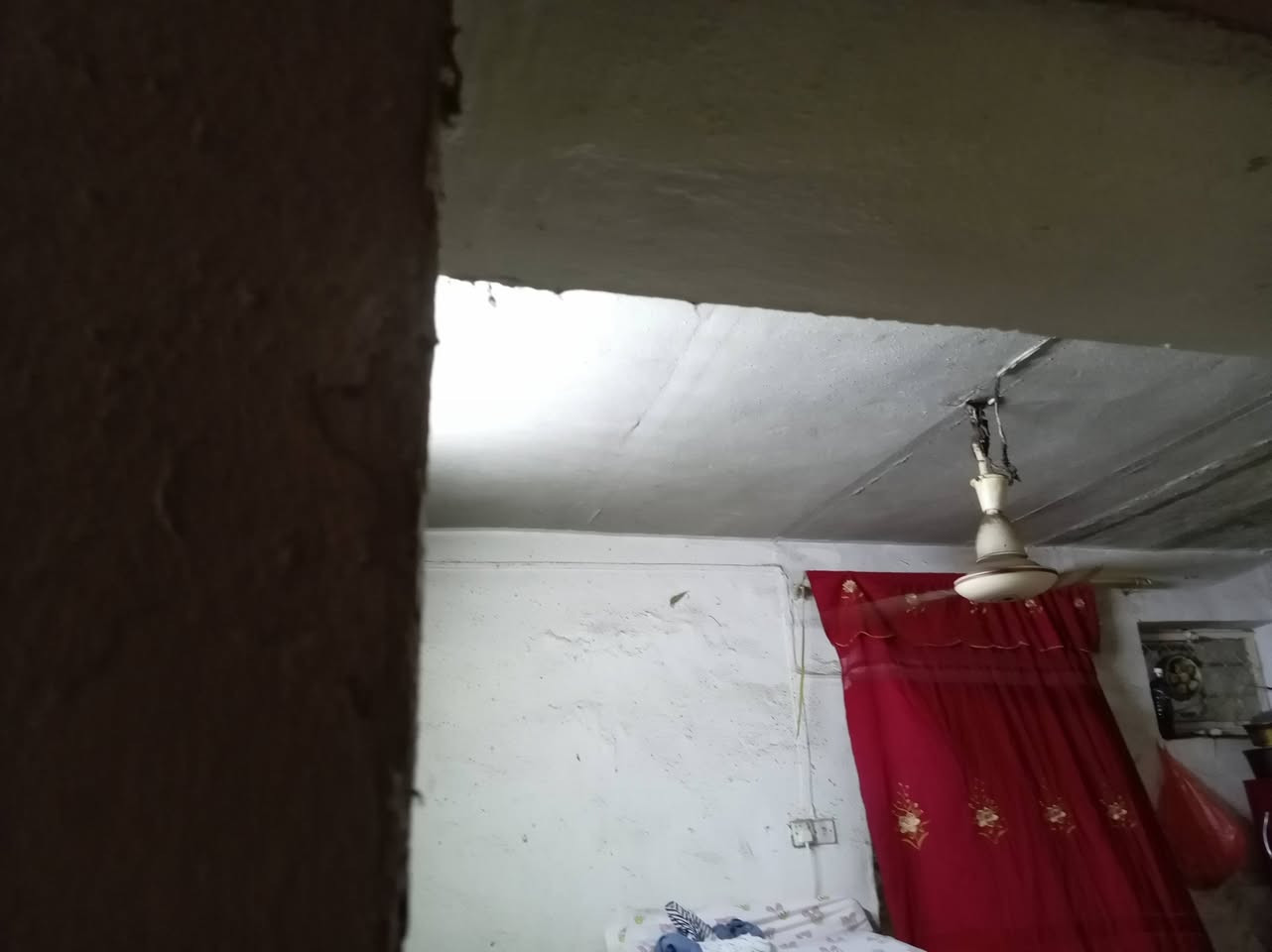 بيت للبيع شعله قطاع الثالث مساحته ١٦٠ يحتوي عل خمس غرف وصحيات ٣ للاستفسار ***********
