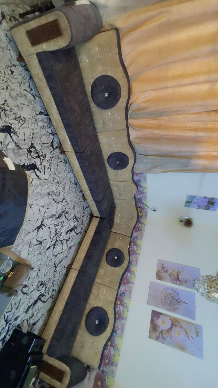 السلام عليكم ورحمه الله وبركاته ديوان للبيع
مستخدم شي بسيط 
مكاني بغداد الطوبجي 
***********
