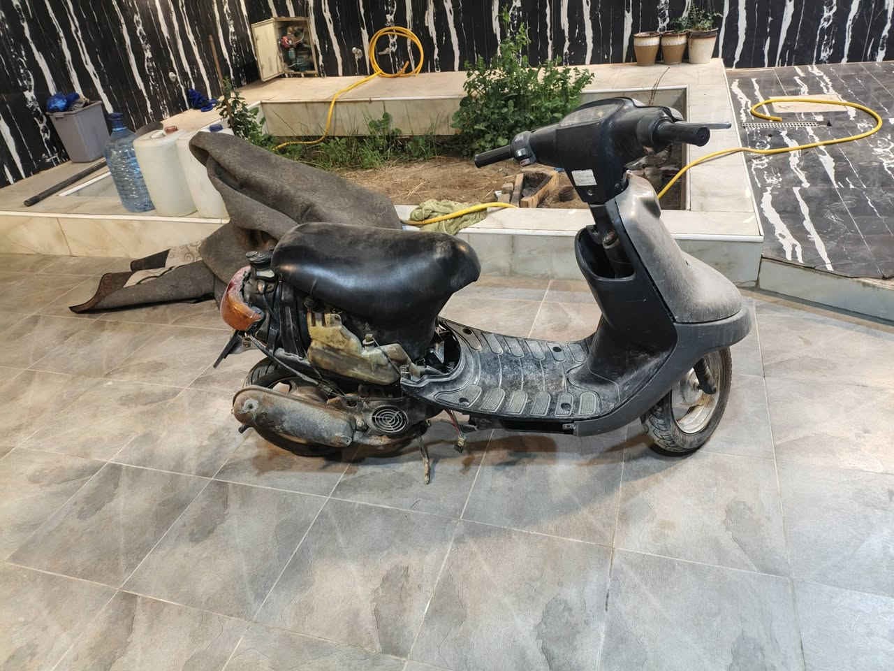 السلام عليكم دراجه بتره للبيع شغاله بس تكطع كفراته كامله ما بيه نقص بس تكطع وانا تاركه شراي يراسلني ب واتساب مكاني ناصريه مركز رقم ***********
