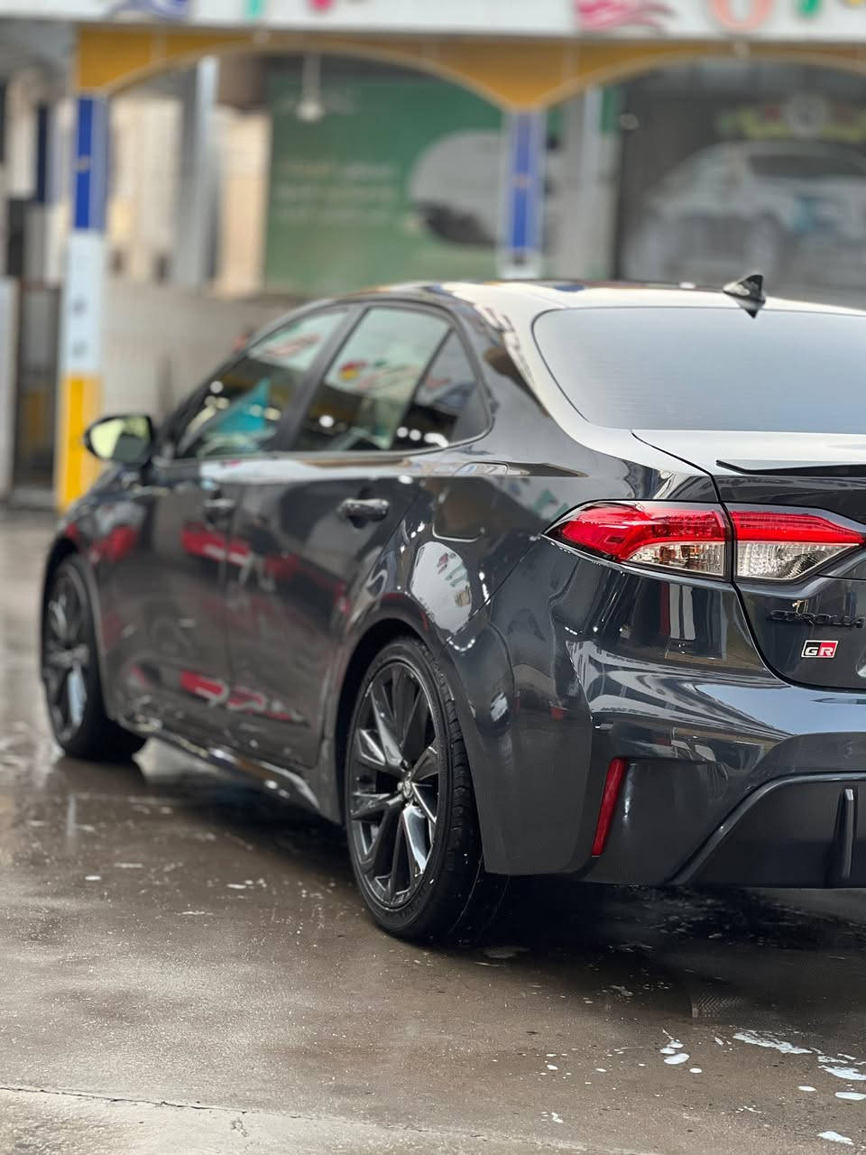 سلام عليكم من رخصت الادمن  كورلا للبيع وارد امريكي فئه se موديل 2024 فول مواصفات فتحه بلاك ادشن ماشيه 12 الف حادثها موجود بالصور بدون ايرباك رقم بصره بسمي تحويل ثاني يوم سعرها 180 ورقه والسياره موجوده بالبصره للستفسار ***********
