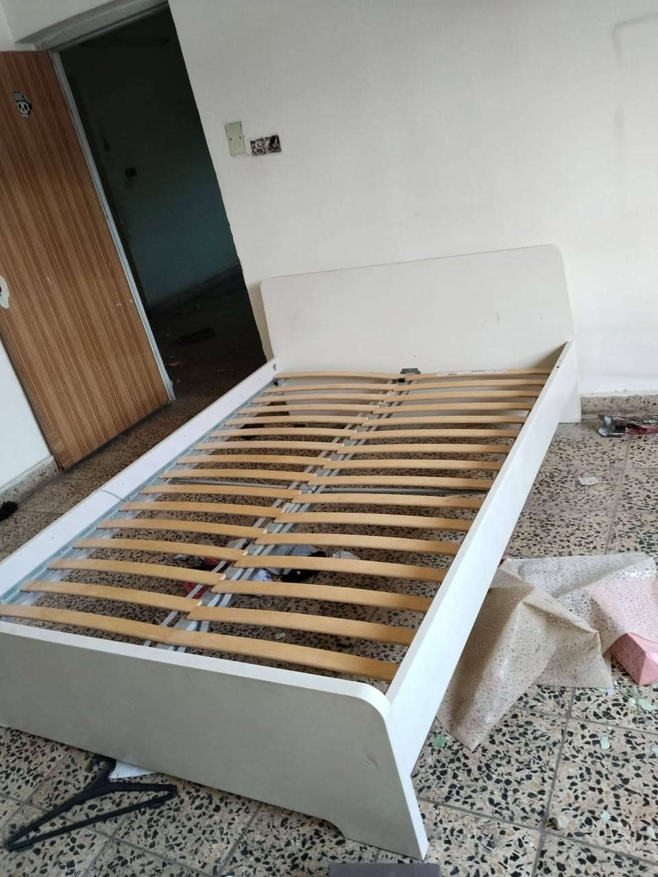 بسم الله الرحمن الرحيم 
الجاد يتصل *********** المكان شارع فلسطين
