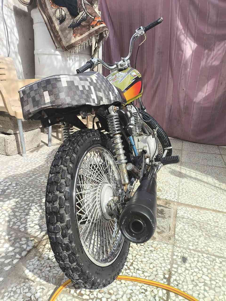 اربعه كير كلك كلك
دراجه محرك ميبخر جديد 
كابريته جديده 
تايرات جديد 
تعمير كله جديد 
مكاني عسكري كبل شارع السبيس 
سعر ٢٧٥ وبيه مجال  ***********
