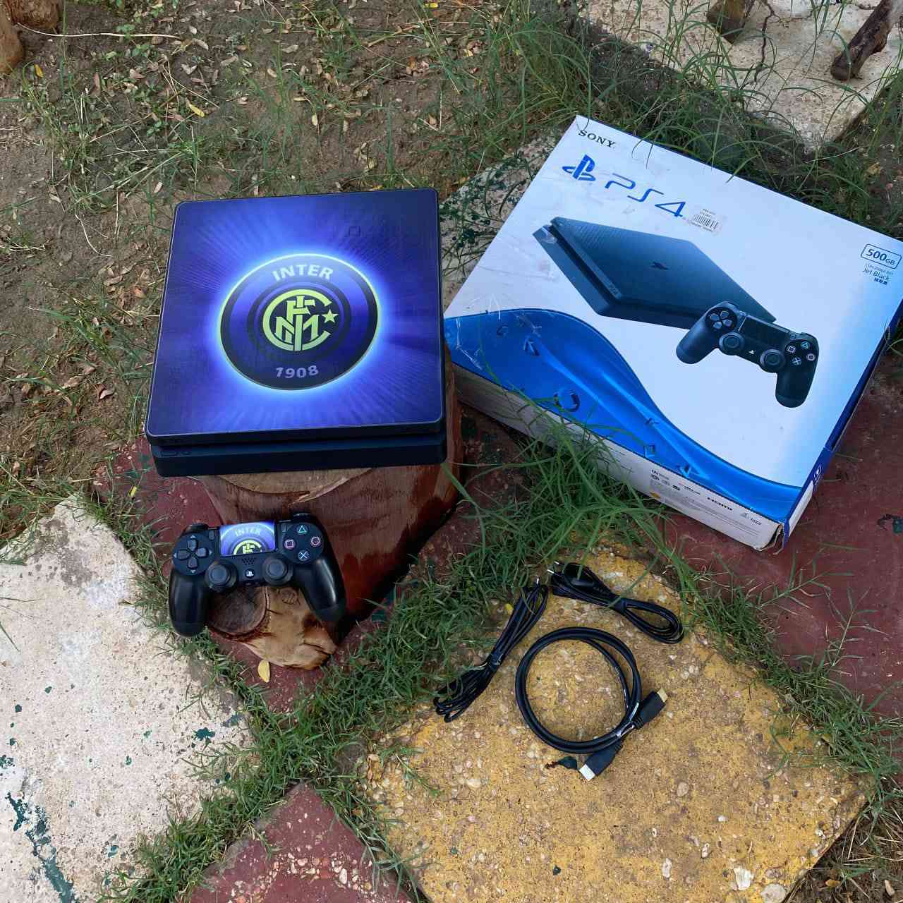 سلام عليكم بلي 4 سلم لوك ستيكر ما مفتوح اخو الجديد ذاكره 500 كيكه ويا يدات 2 مكاني بغداد العالب السيديه السعر 250 وبي مجال ***********
