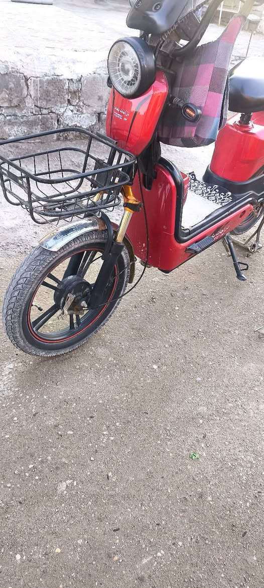 السلام عليكم دراجه شحن للبيع سرعه 70 عدد بطاريات 5. كبار  سعر 325 بيه مجال حك الجيه المكان الحصوه قرب شركه الفارس.  ***********
