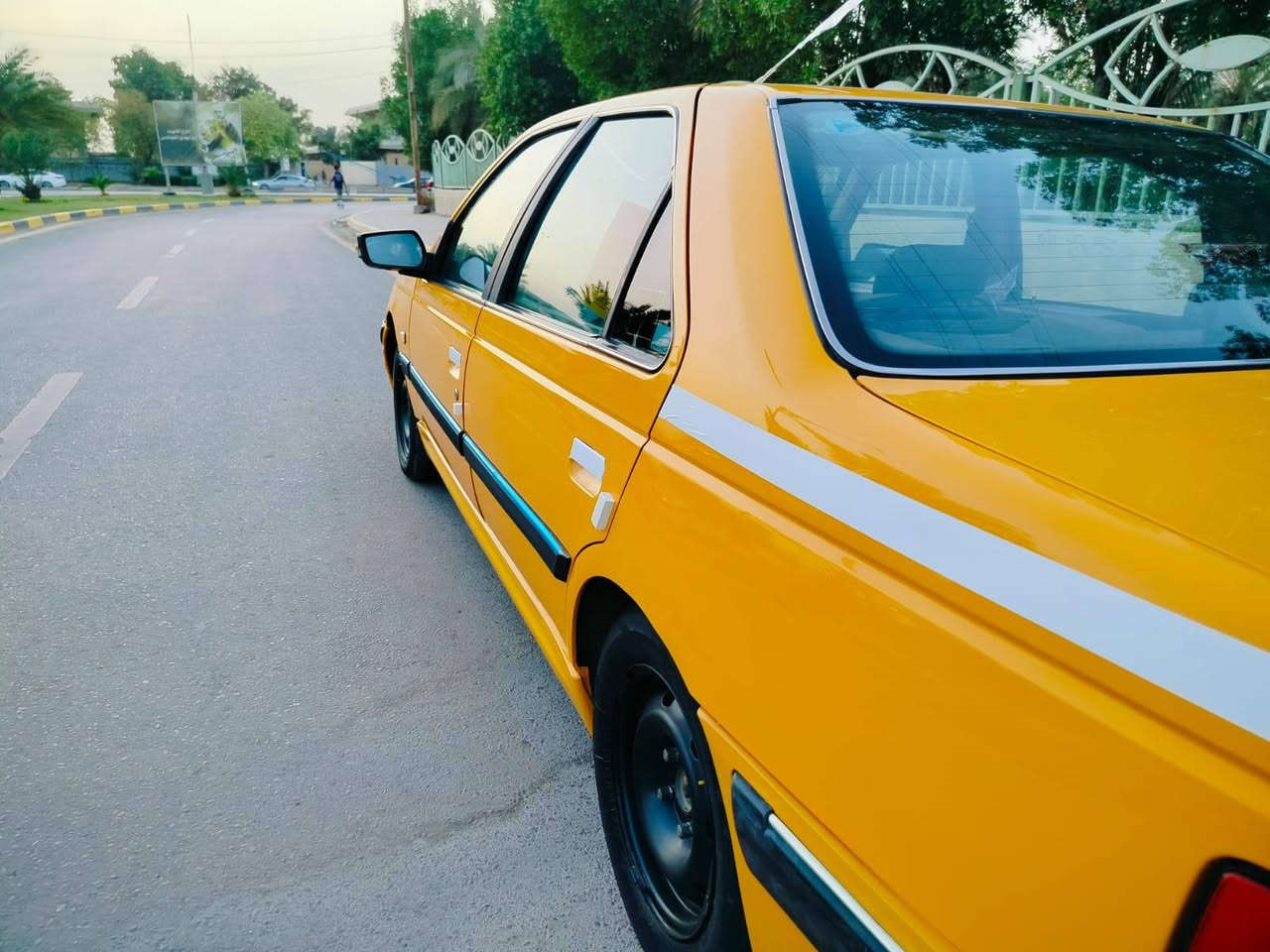 سلام عليكم من رخصة الادمن بيجو بارص موديل 2018سيارة جاهزة مكينة وكير وصدر تبريد سيارة كفالة ماعدة البنيد صبغ باقي السيارة جاهزة ارقام وسنوية وهيئة جديد السعر 58 وبيها مجال مكان السيارة البياع الاتصال ***********
