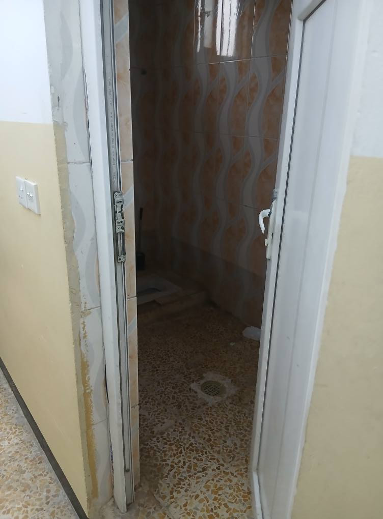 شقه للايجار في الموصل حي السكر قرب مستشفى الخنساء 
غرفتين نوم هول صحيات مطبخ 
سعر للايجار 225 الف
***********/***********
