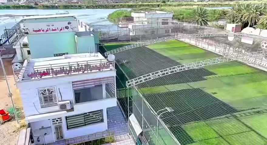 📢 فرصة استثمارية مميزة للبيع
تعلن الأكاديمية الراشد للمواهب عن بيع عقار مميز بموقع استراتيجي:

📍 الموقع: الخالدية – أبو فليس
قرب مضيف الشيخ هيبت الحلبوسي
على نهر الفرات مباشرة 🌊
سايدين تجاري + تبليط
يبعد 200 متر فقط عن الشارع العام

📐 المساحة: 3500 متر مربع
العرض: 46 م
الطول: 77 م

🏢 تفاصيل العقار:
✔️ ملعب سباعي متكامل
✔️ قاعة حديد (جيم)
✔️ ساونا + حمامات
✔️ بيت طابقين مؤثث
✔️ كراج سيارات واسع

📄 نوع الملك: طابو زراعي باسم شخص – قابل للتحويل المباشر

💰 السعر: مليار و800 مليون (قابل للتفاوض)

📞 للاستفسار:***********
واتس اب فقط

—
عقار متكامل يصلح للاستثمار الرياضي أو السياحي بموقع مميز
