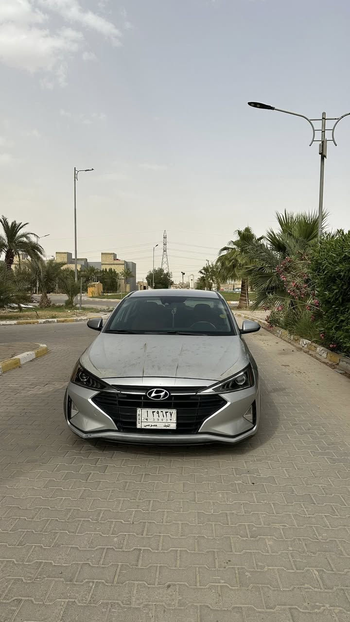 النترا ٢٠٢٠ 
نص فول محرك ألفين وارد امريكي فقط بنيد مبدل من امريكا وشبر بارد بالجاملغ جهة السايق جاهزه السياره من كلشي تبريد ثلاجة رقمها نجف مداور ثاني يوم سعرها ١٢٥ وبيها مجال للتواصل فقط اتصال ***********

