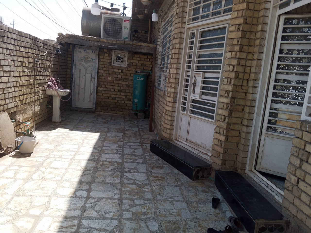 بيت زراعي برئاسه شارع عشرين بل ملحق قرب كاع ابو علي الدراجي 
ع شارع 20 وركن
200م 
نزال 18 واجهه 11
طابق واحد مفول 
غرفتين إكبار 5×4
استقبال 7×4
صاله9×4
صحيات خارجي+داخلي
مطبخ حار+بارد
البيت مفول وجديد بناء 2017
خدمات مي + كهرباء+ تبليط قيد العمل 
رقم الهاتف ***********
السعر ب 133 وبي مجال للشراي
