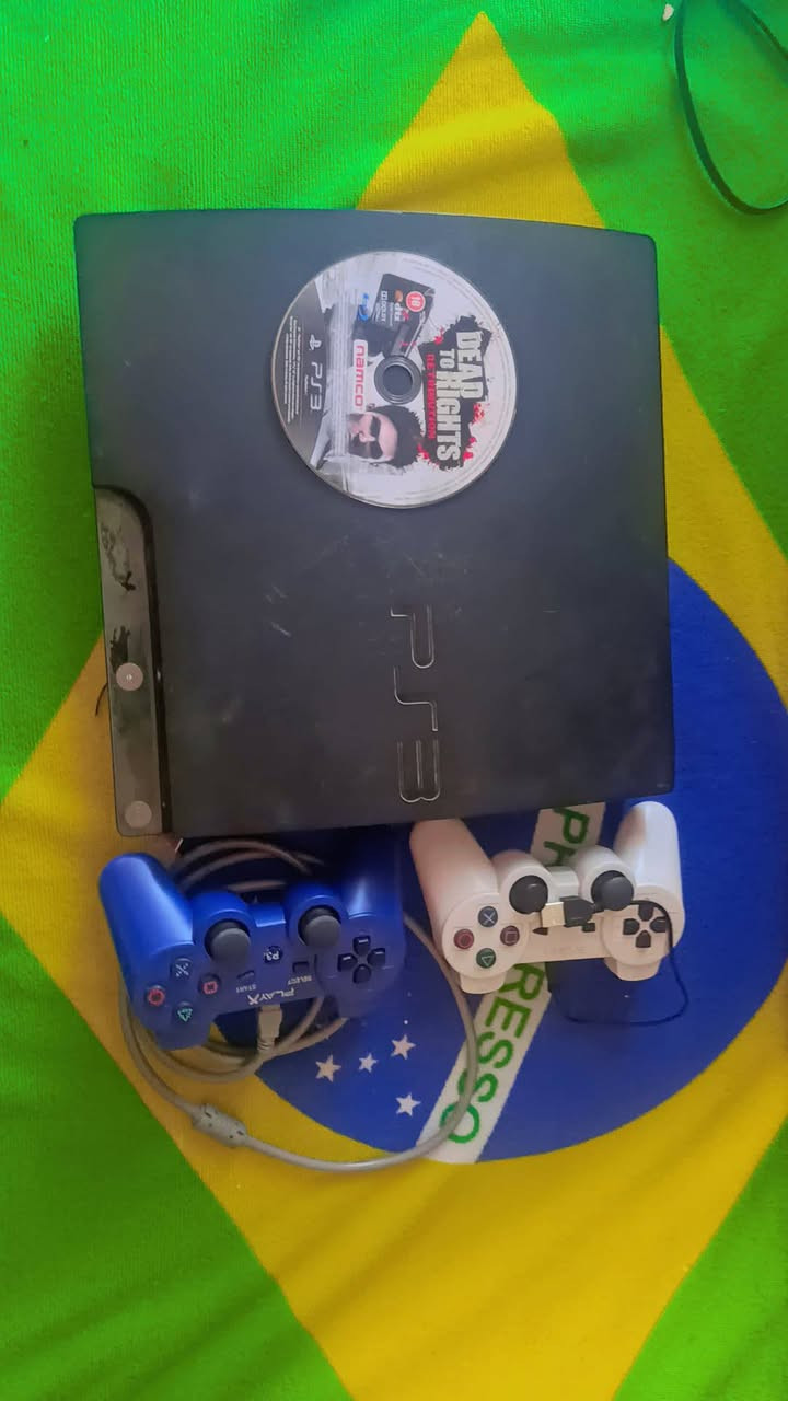 بـلي 3 سلم  كامل ملحقاته جوستك 2 جديد
يحتوي علا جيتي اي 5 وكره قدم 2018 وحرب //
المكان النجف شارع كربلاء عمود 280/
السعر لاتصال عل رقم /***********//
