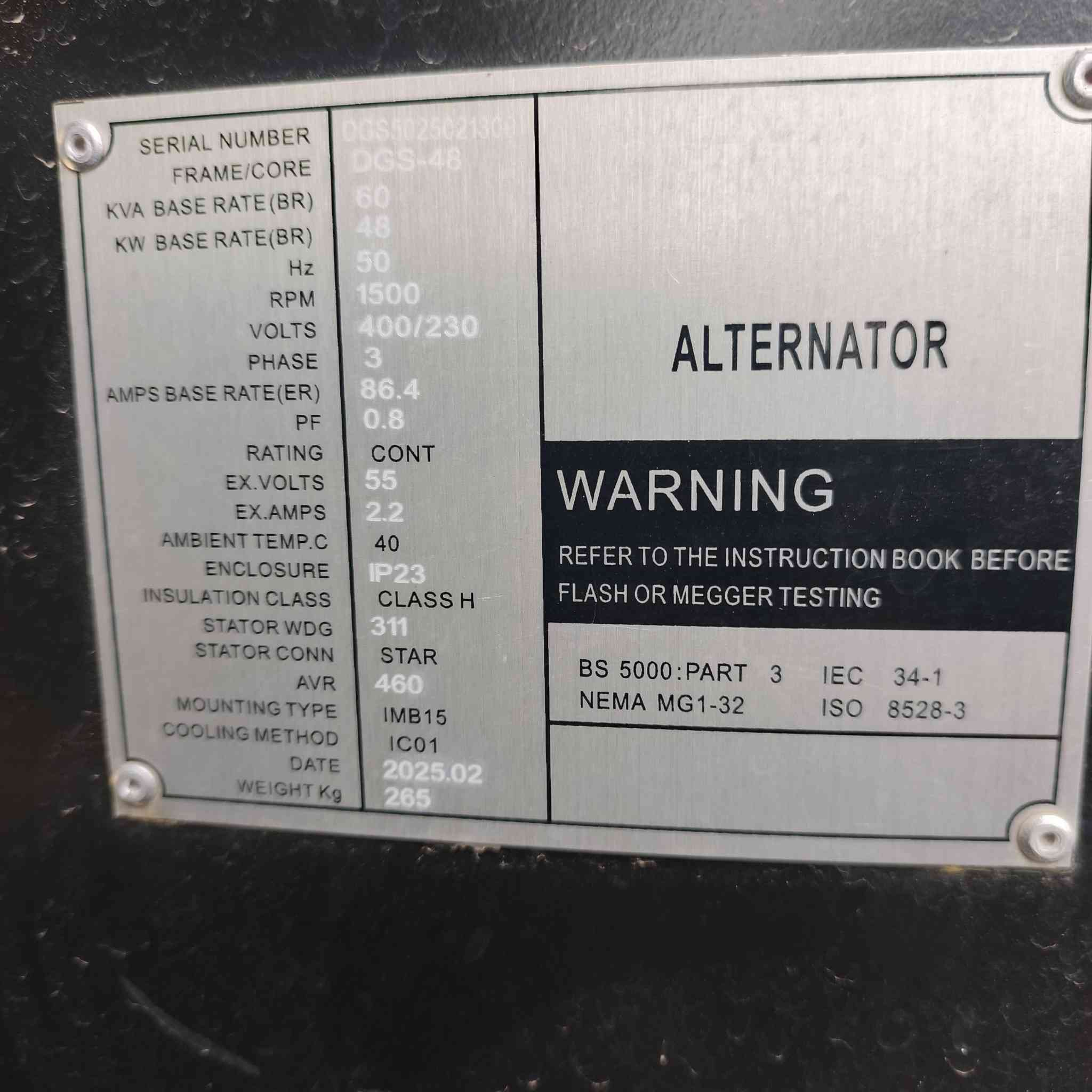 للبيع مولد صيني كاتم 60kv
جديد مشتغل ٥٠ ساعه او اقل 
مكان بغداد ابو غريب 
***********
