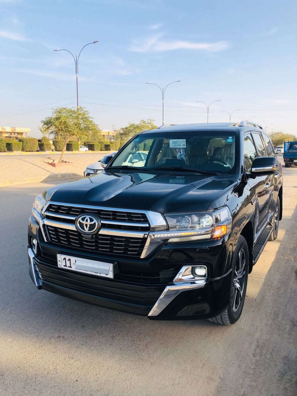 تويوتا لاندكروز GXR موديل 2021 ساز باب اول كراند تورنك✅ نظيفة جداً رقم بغداد الجديد بأسمي لون اسود مغلفه ppf كامل مكفولة كفالة عامة السيارة زيرو ع وضع الشركة📦🧿
رقم صاحب السيارة ***********   
***********

🟩 السعر  _ 610 يعني ست دفاتر وعشر ورقه وبيها مجال للشراي 

عداد المسافة : 31 الف كيلو حقيقي السياره بوضع الزيرو
فول مواصفات 1/1 
لون اسود مغلفه ppf كامل

1- فتحة 
2- بصمة 
3- كراسي كهرباء 
4- كشنات جلد
5 -  3 شاشات كبيرة بلاد ام الترحيب
6- حساس خلفي وامامي 
7- جنطة كهرباء ( جكات )
8 - تحكم ستيرن جهتين
9 - مري شفط 
 10 - تشغيل عن بعد 
11 - اشاير ترحيب
12 - كشنين كهرباء 3 دكم 
13 - حساسات امامي وخلفي 
14 - شاحن لاسلكي( واير ليس ) 
15 -  8 ايرباك 
16 - دبل ماوس 
17 - اربع كامرات محيطيه 360 درجة 
18 - طفاية 
19 - ثلاجة 
20 - لايت زنون كشافات
21 - كروز سرعة 
22 - تحكم كهربائي بلمري 
23 - ويل كب كروم حجم 20
24 -حجم المحرك: 6 سلندر 4000
25-ميموري
26 - بصمات عدد 2
27 - نظام EST 2nd
28 - نظام ABS
29 - زراكات لايت
30 - شاشة ليزيرية
31- دشبول لگزز
32- اشارة لگزز
33- مري قابله للطي مع الرجوع
34-دوسات ليزريه علامة لاندكروز 
معروفه مواصفات الساز  
مكان السياره: الحبانيه_ الفلوجه
السعر 610 وبيها مجال للشراي
للأستفسار
***********
***********
