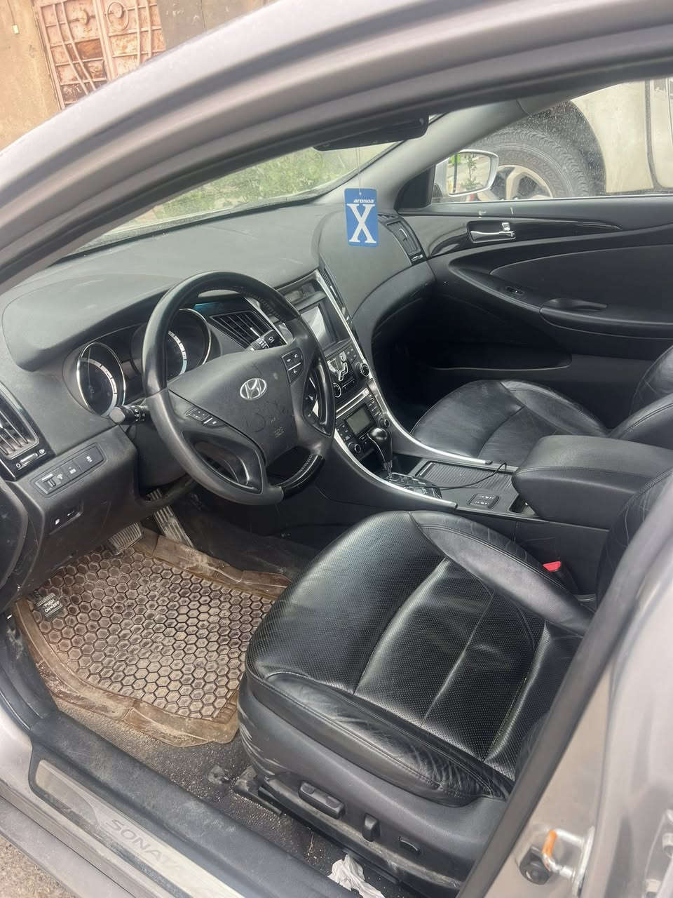 سلام عليكم
البيع سوناته 2013 
فوال عده الفتحه 
ادوات كصه جنطه 
رقم بغداد الماني 
مكان السياره كربلاء 
رقم *********** 
السعر 53 وبيه مجال
