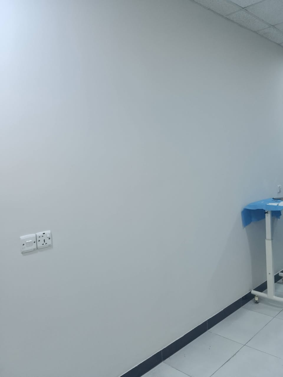 السلام عليكم عمار الصباغ لصبغ جميع الاصباغ الحديثة الداخلية والخارجية للاستفسار *********** واتساب
