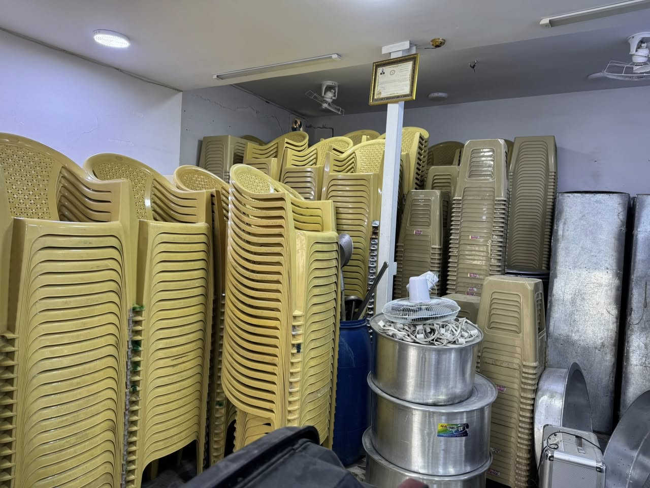 السلام عليكم مكتب مناسبات للبيع غراظ نظيفه مكان المكتب بل الفلوجة ***********
***********وتساب
