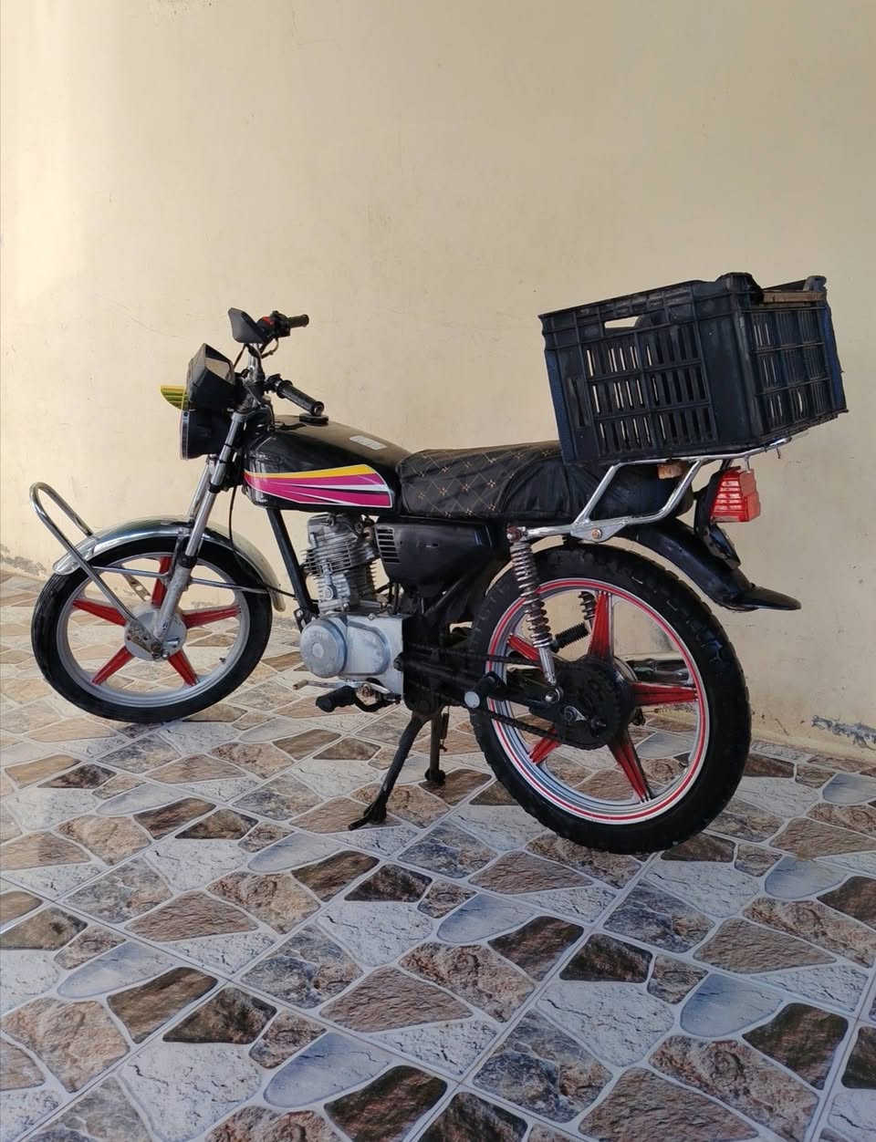 السلام عليكم
دراجة تايكر 2019 أوراق كامله، للبيع السعر 275 وبيها مجال المكان ديالى شهربان ***********
