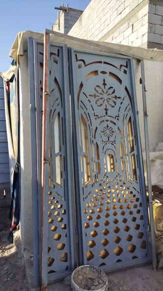 السلام عليكم باب حديد تفصال ثقيل البيع عنوان بصره ابو الخصيب *********** سعر 150 الف وبي مجال شراي
