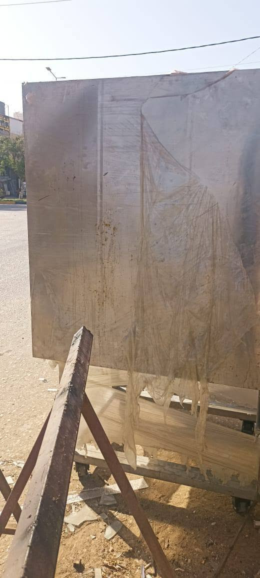 السلام عليكم اخواني غراض مطاعم استعمال قليل اخو الجديد وعندي بعد غير الي بصوره المكان كربلاء السعر قيم وأخذ حق الله ***********//***********
