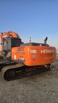 حفارة هيتاشي • موديل 2016 • وارد اليابان