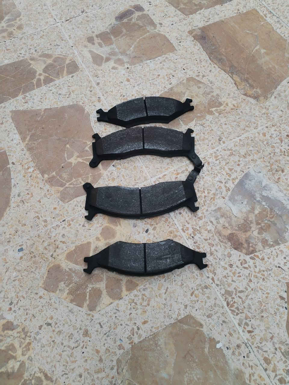 السلام عليكم كنديسر ودسكات للبيع من موديل 91الى 95يصير مكاني موصل الايسر ***********
