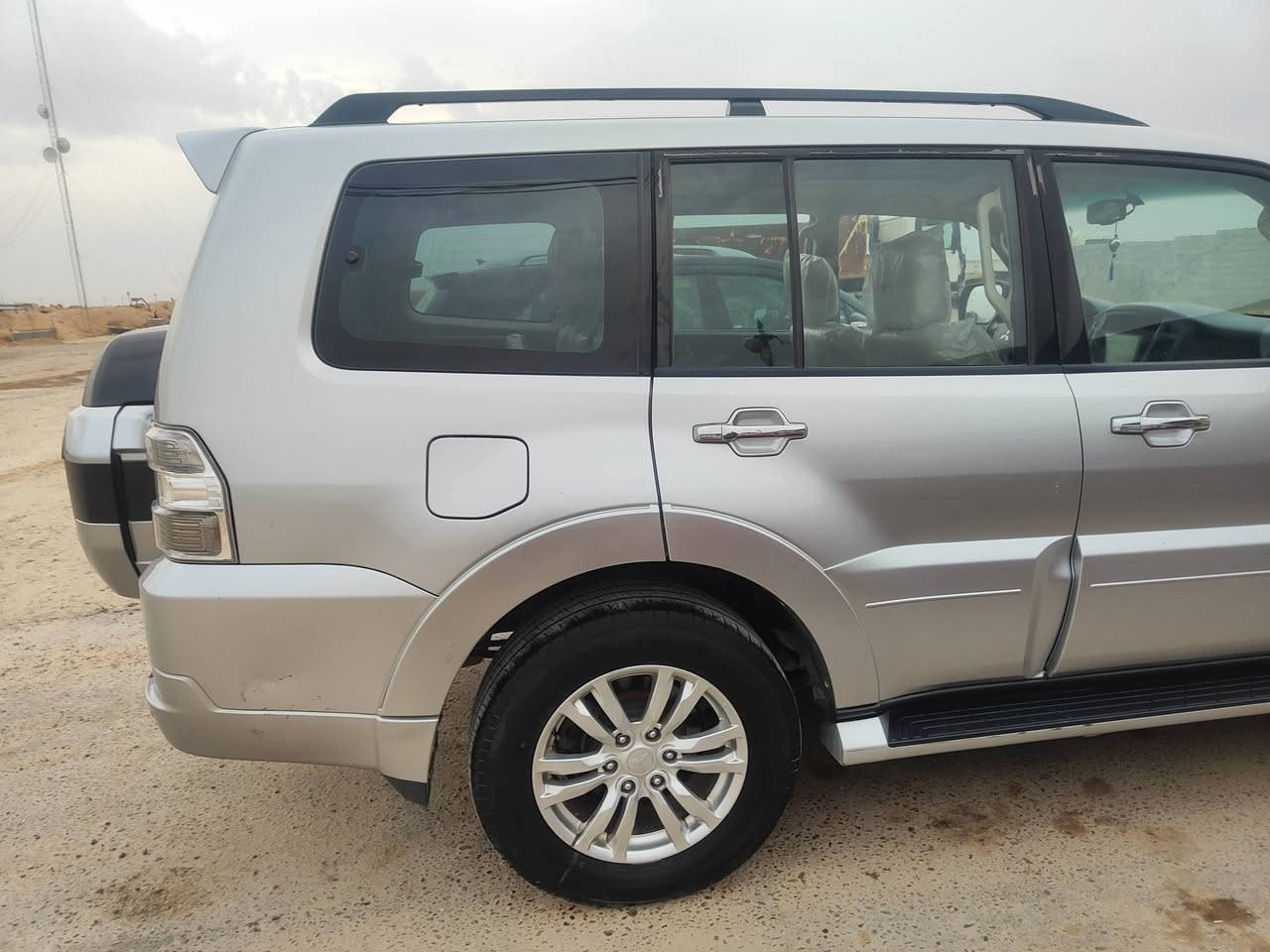 السلام عليكم
للبيع والمراوس 
 باجيرو موديل 2019
سعر مال بيع مناسب ونهايته 185
 وارد كويتي
، دفع رباعي حقيقي،
 فتحة سقف،
 لون سلفر يفتح النفس.
 ماشية 129 ألف كم،
 استخدام على يد وحدة من 30 ألف لحد اليوم.
تخم تاير دلوب ياباني.
محرك شرط مامفتوح وكفالة.
 نظيفة جداً سبير شركة منازل تكيات هم راس ارنب ولا شاديهن بلكشن الزغير.
 شغل وراحه وثبات،
جاهزة للخط والسفر والبر.
 سيارة تعتمد عليها وما تحتاج شي، تركب وتسوق وبس.”
السياره بيه حادث خشم الچاملغ وعلى إثرها اتبدل البونيد لان فافون واذا تصلح فما يضبط.


**إذا كنت صاحب هذا الإعلان وتريد حذفه لأي سبب، رجاءا أرسل رسالة إلى الدعم الفني**