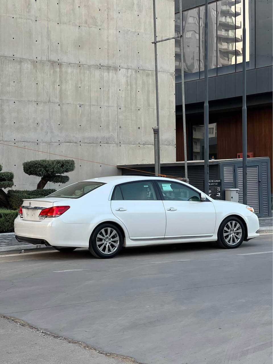 ‎ئەڤەلۆن 2012 خلیجی 
 ( بێ بۆیاخ )
‎لیمتید فوول مواسەفات
‎قەباغ ڕەش
‎گێڕ و مەکینەی نەکراوەتەوە
١٦٠ هەزار کیلۆمەتر ڕۆشتووە 
( یەک PDR بچوکی هەیە لەگەل یەک شوخت بچوک )
سەنەوی تا مانگی( ٥ / ٢٠٢٧) تازەیە
ڕۆن و فلتەر و پاتری و تەقە و ڕەقە و کارەبایەت و بەردی سالۆنسا بەشەرت 
بەس ماشەڵای ئەوێت وەک سفر وایە
تەحویل و وەکالەت بەشەرت 
 سعر : 218 وەرەقەو مەجالێکی برایانە 
شوێن سلێمانی 

*********** السليمانية, العراق
