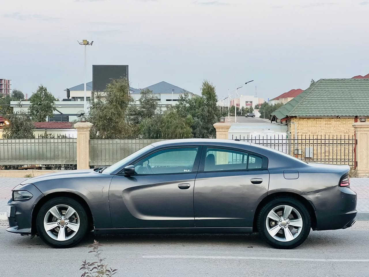 سلام عليكم سياره جارجر للبيع مديل 2015 معلايه 2016 سياره جاهزه من كلشي تخم تاير جديد دواخل اسود ورد أمريكي سياره بيه باب تبديل ايمن وبارد بل جملغ لايمن فقط 

هاذا رقم ‭٠٧٧٦ ٠٧٤ ٤٤٦٤‬

لمو شراي لا تعبني 💁🏻
