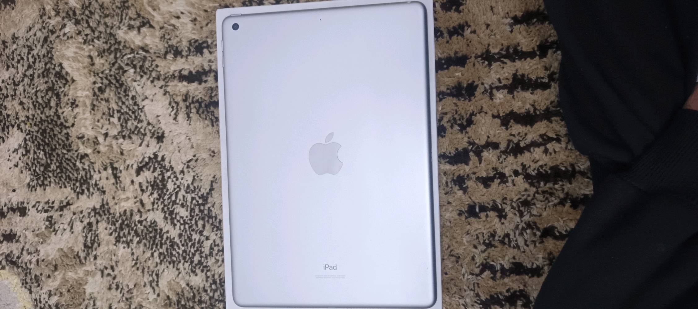 ايباد 9 لللبع مستخدم قليل كلش بطاريه 98 مشحون 70 مره شرط تفحص وتاخذ من باب البيت العنوان بغداد مدينه الصدر السعر 300