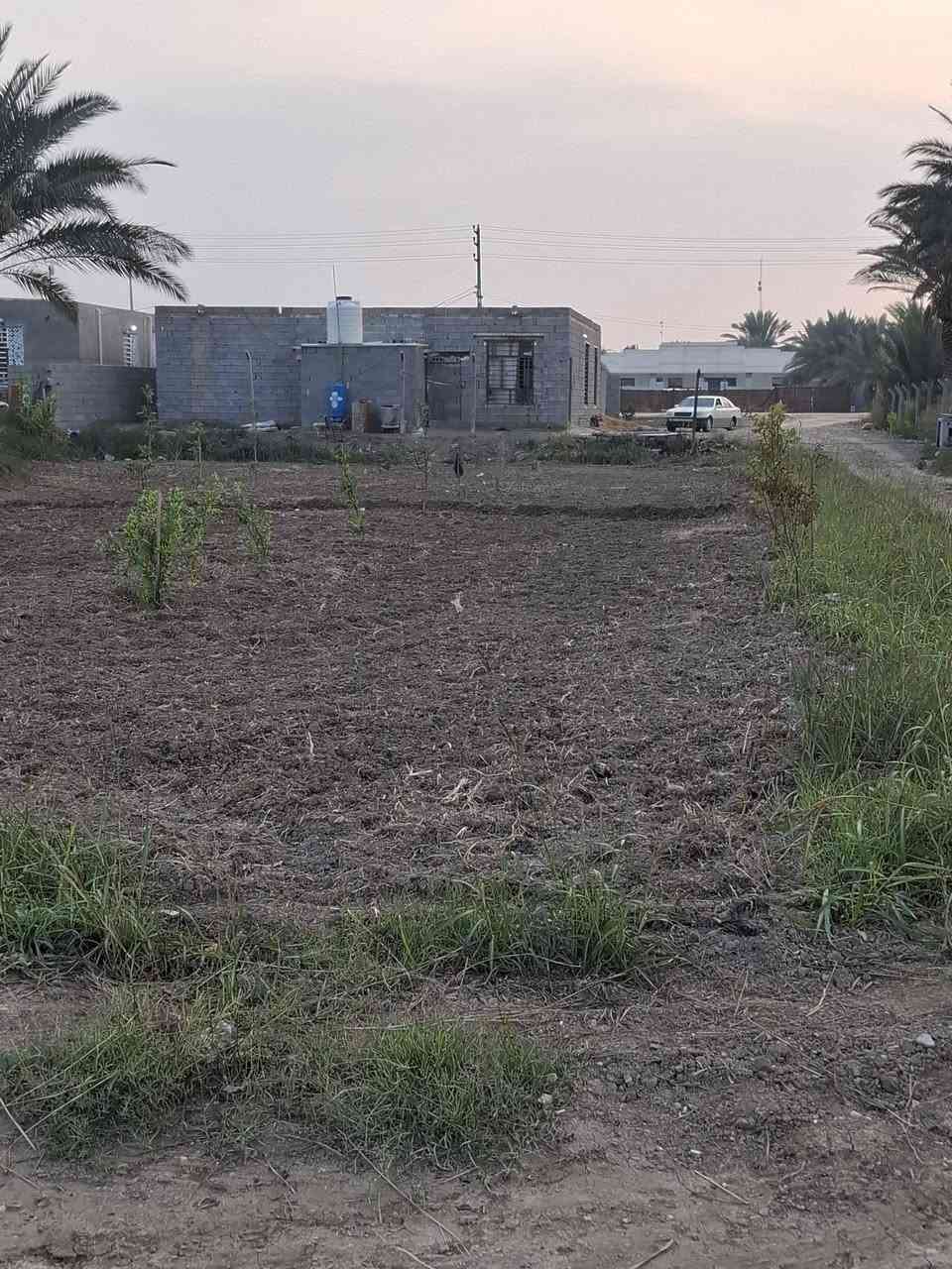 سلام عليكم يوجد دونم وربع 3100 متر يحتوي على بيتن واجها 26 عنوان كربلاء شارع جماليه قرب مدينه العاب نواره الاملاك 
ماع سقي وماء لساله مدارس مستوصف وخط مولد  تبعد 500 متر عن شارع العام والمدارس سعر 180 وبيه مجال عقد 117
للاستفسار 
***********
