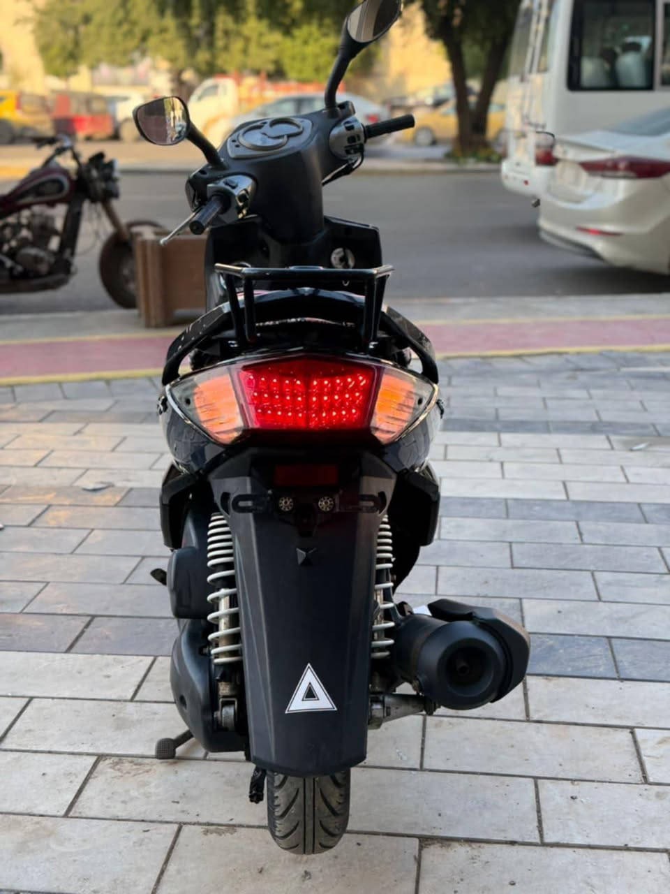 للبيع دراجه سكنس فحل مال رمبه  نوزل خطين ماشيه 6الاف حقيقي كفراته اصليه  محرك بلادي برغي مملعوب بيه كهربائيات كلها شغاله وراقها كامله أوي نقص مابيها السعر (850》الف العنوان بغداد الكرخ الاتصال على الرقم***********
