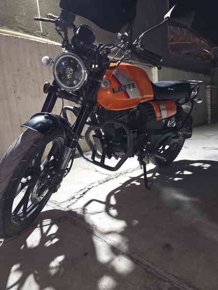 مرقم بغداد ب اسمي تحويل بالوكت الي يعجبك 
.... 
ملاحضة قبل ما اكتب مواصفاتها و الي مخليها
((( بيها خيط تبخير كلش خفيف ))) 
مزود الها لايت زينون ، و سيباية عمل لان سيبايتها الاصلية كلش خفيفه و تطك ب اي حمل خفيف 
الدراجه كلش قوية و نشطه و سريعه و خير من الله 
ما بيها اي نقص و بيها ادامه كامله قبل اسبوع سويتلها من زنجيل و فلاتر و دهن و امانة الله كله محسن افولها و كلش مرتبه و موجهه 
(مشتري الها قمجي مال كلج و قمجي بانزين و مبدل الها قمجي مال خناكَ كابريتر و وياها كابريتر مستخدم والايت القديم مالتها موجود و الامرايات الجنابيه الابلاديه مالتها موجوده ) 

(((( السعر مليونين و 200 الف )))) 
تجي تاخذها من باب البيت و بالخدمه 
مكاني بغداد / العامرية 
***********
