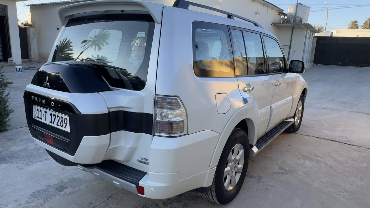 السلام عليكم للبيع بايجيرو حبتور موديل 2016 /7 راكب رقم بغداد بسمي تحويل ثاني يوم كفاله عامه من الصبغ 

مواصفات 
1 فتحة سقف
2 دمام خلفي 
3 ماشيه 86
4مري شفط 
هواي تفاصيل بيه مكاني كربلاء الحسينيه السعر 215 وبيه مجال 
للاستفسار ***********
