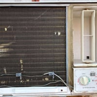 مكيف • ٢ طن • مع قفص