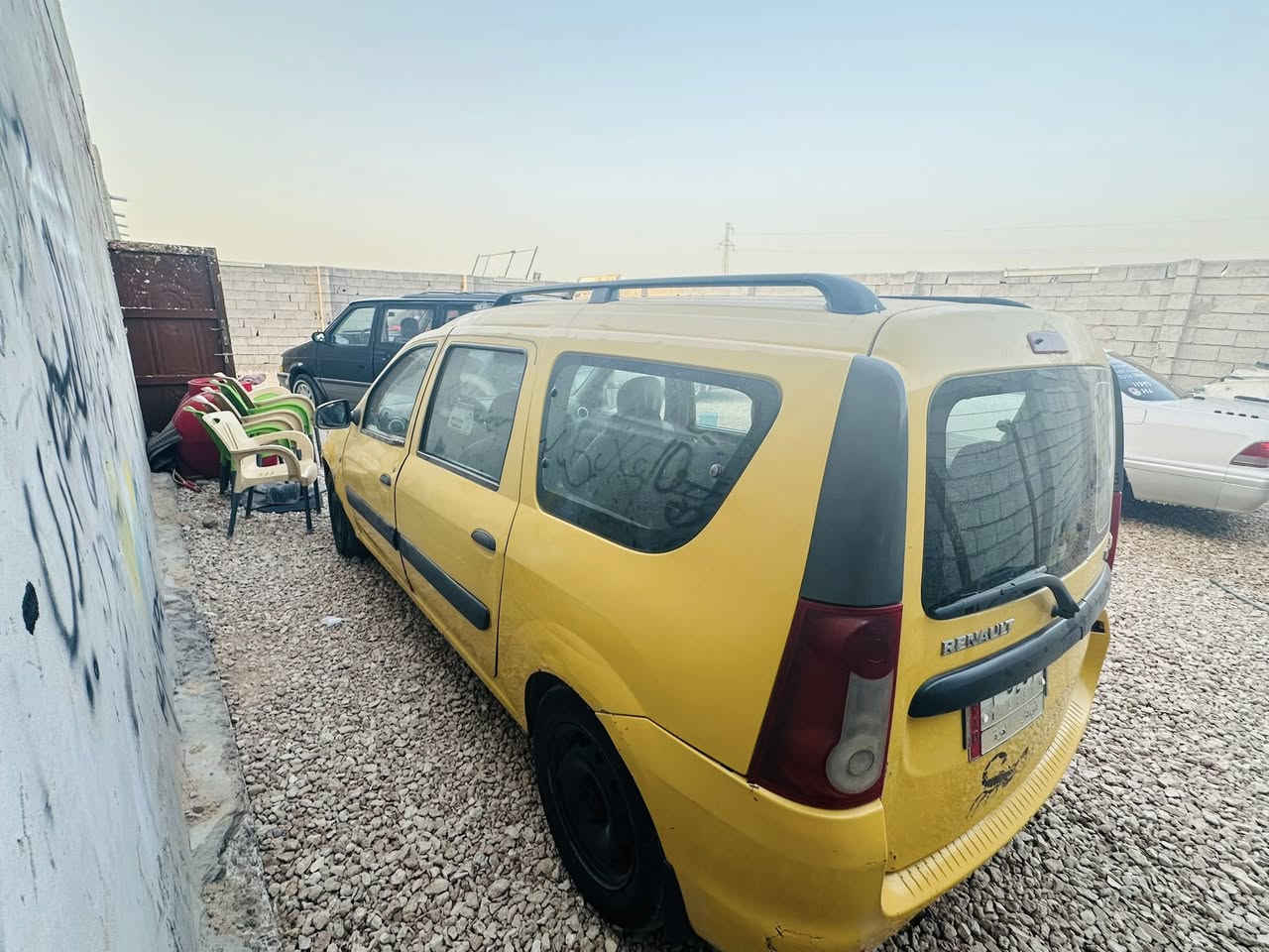 رينو 2010  رقم ذي قار مشروع وطني ينويه لغاية 2028  مصفره هيئة وغرمات
جاهزه حداديه ومكينه وكير سياره مال شغال مال عاله  عارضه للبيع ولمراوس 

السعر 35  

مكان السياره الديوانيه قضاء غماس 

للاتصل ***********
