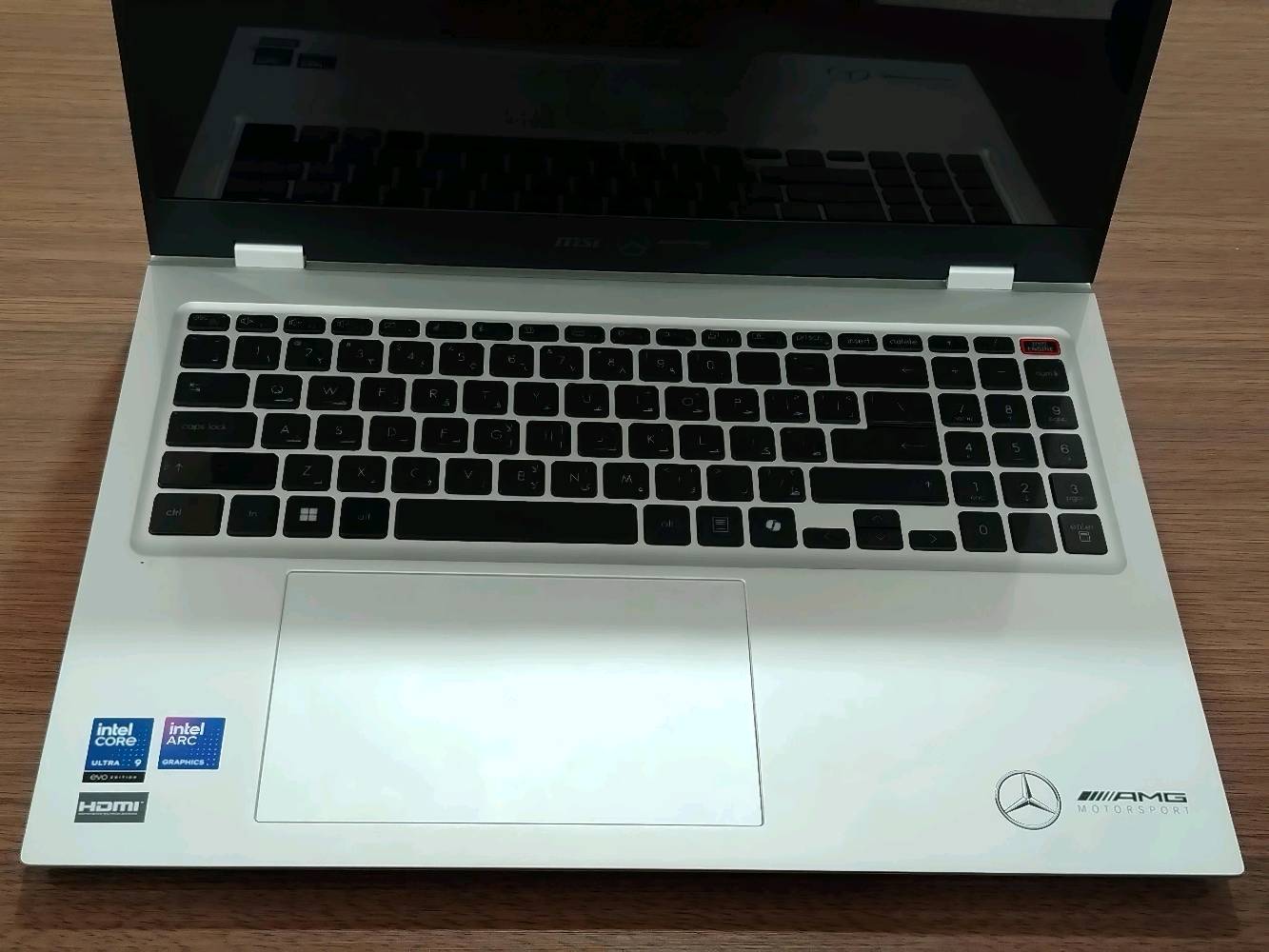 لابتوب للبيع 
MSI Prestige 16 AI+ Evo Mercedes 
Intel Core Ultra 9 288V معالج
Intel Arc Graphics 140V (16GB) كارت
32GB RAM LPDDR5X رام
1TB SSD هارد
16 OLED 4k شاشة
99.9wh بطارية
وزن الجهاز 1.5kg
مصنوع من المغنيسيوم والألمنيوم
مليونين و 600
بغداد المنصور