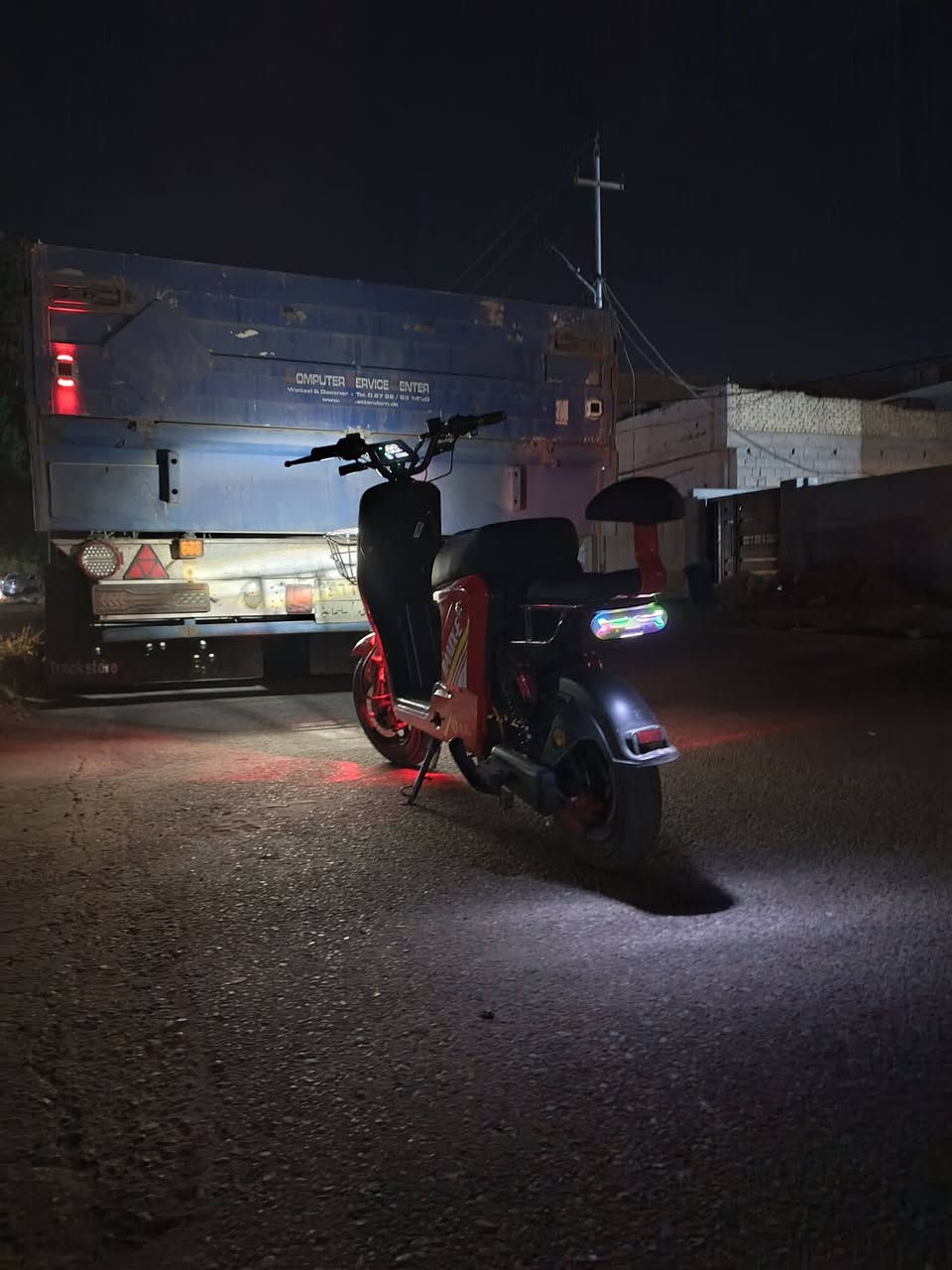 دراجه شحن R10 نظيفه فول تزويد و 5بطاريات نضام رجوع للخلف سرعه 70 حقيقي السعر 350وبيه مجال بسيط للاستفسار ***********
