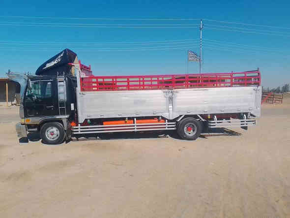 السلام عليكم
انكر 80 سوبر سته وربع بلاد مكينه استندر كير اكسل مكفولات كفاله عامه زوج تانكيات تخم تاير بالكارتون رقم نجف موديل 98 سنويه لل27 حره مداور ثاني يوم  سياره مال جناي متعوب عليها برغي ما ناقصها بوجهك للشارع للاستفسار الاتصال على الرقم 
***********
***********
